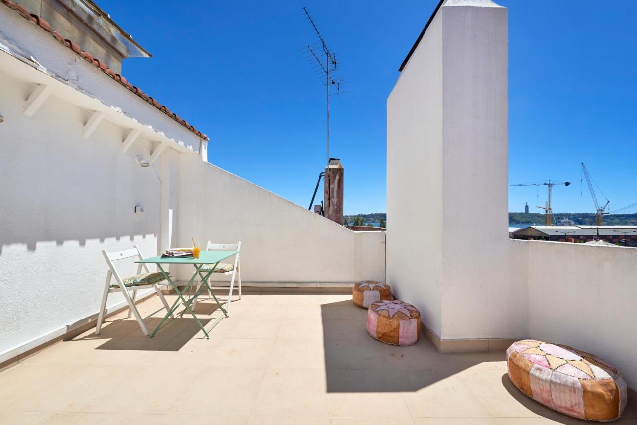 Sunny With Terrace.river View! Appartement
