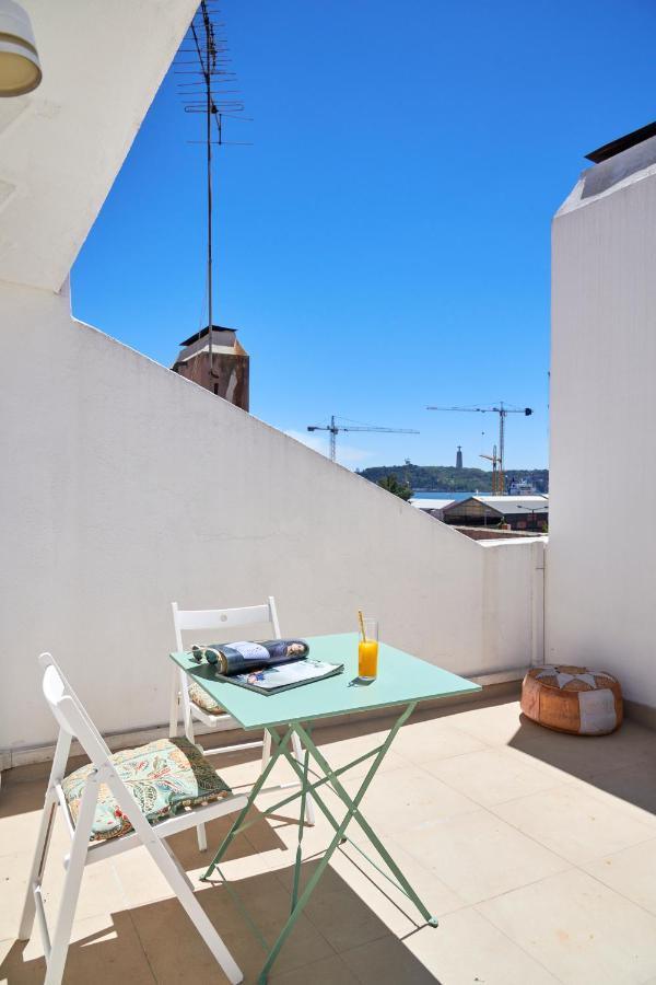 Sunny With Terrace.river View! Appartement *